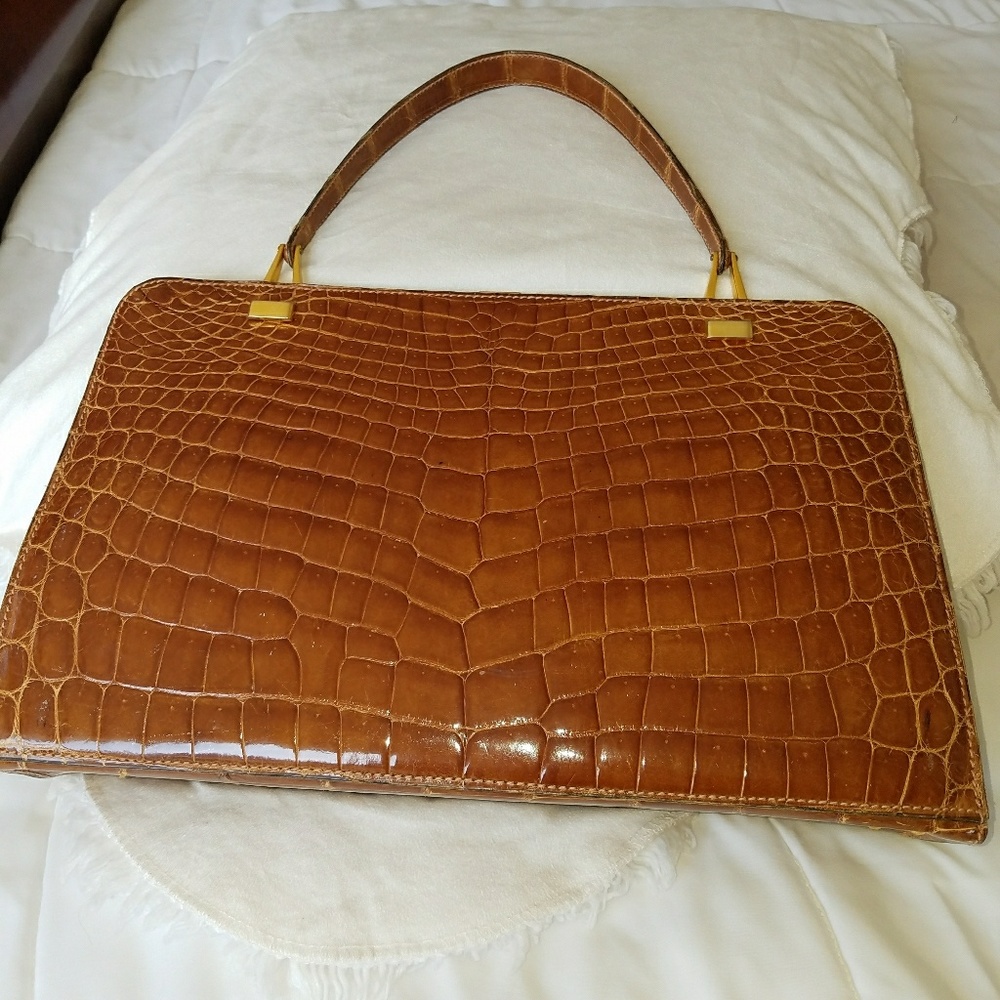 SAKS  FIFTH AVENUE GENUINE Alligator  MADE IN FRAN